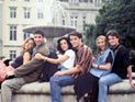 Актеры сериала "Друзья" уговаривают Дженнифер Энистон на продолжение Актеры сериала "Друзья" уговаривают Дженнифер Энистон на продолжение
