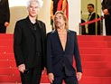 Игги Поп вышел на красную дорожку Каннского кинофестиваля без рубашки Игги Поп вышел на красную дорожку Каннского кинофестиваля без рубашки