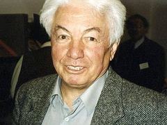 Председатель жюри премии Владимир Войнович. Фото с сайта internet.osi.ru