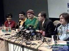 Пресс-конференция группы "Гринджолы", кадр телеканала НТВ
