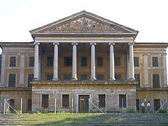 Вилла Торлония, фото с сайта italycyberguide.com Вилла Торлония, фото с сайта italycyberguide.com