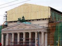 Здание Большого театра на реконструкции. Фото Евгения Раздобарина, Лента.Ру Здание Большого театра на реконструкции. Фото Евгения Раздобарина, Лента.Ру
