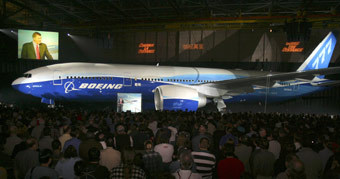  Boeing 777-200LR.     